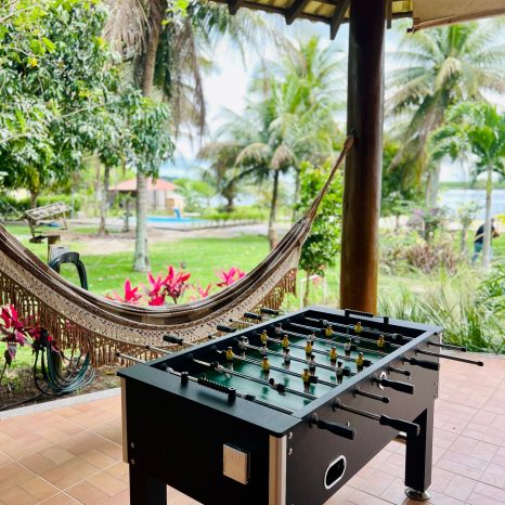 real-foosball-Cj4c94yw